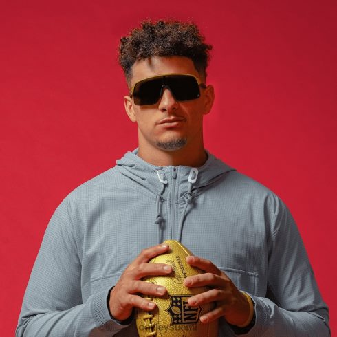 Oakley sutro lite patrick mahomes ii -kokoelma prizm mustat linssit, olympiakultainen kehys silmälasit 2T48V4996